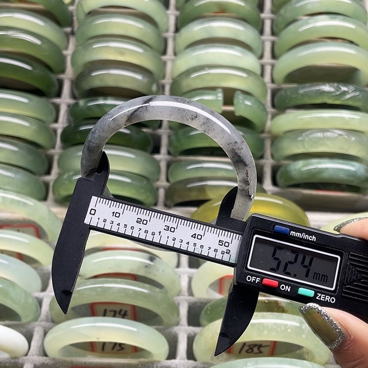 蛇纹石玉未镶嵌手镯176