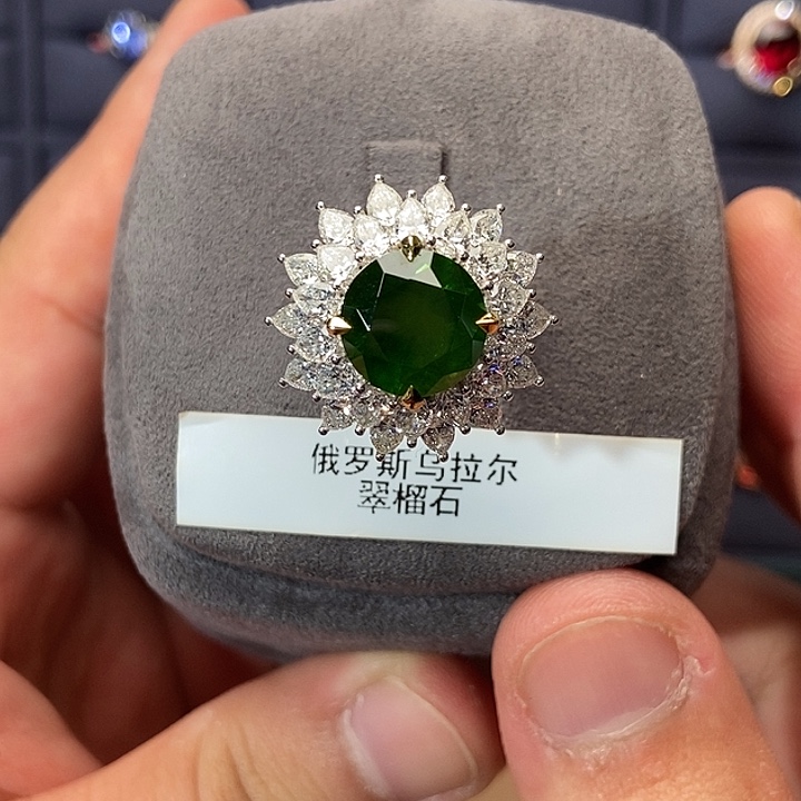 翠榴石戒指18K金镶嵌6ct/650000