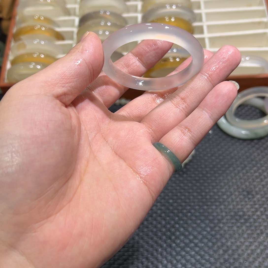 玛瑙/玉髓未镶嵌手镯50圈4.2