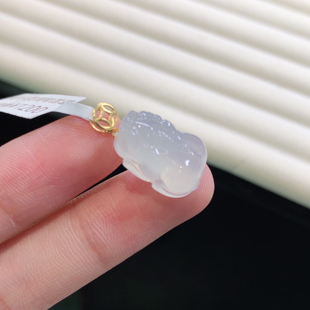 翡翠颈饰18K金镶嵌貔貅