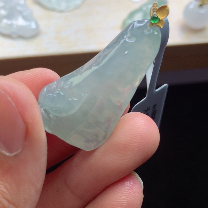 翡翠18K金镶嵌颈饰吊坠