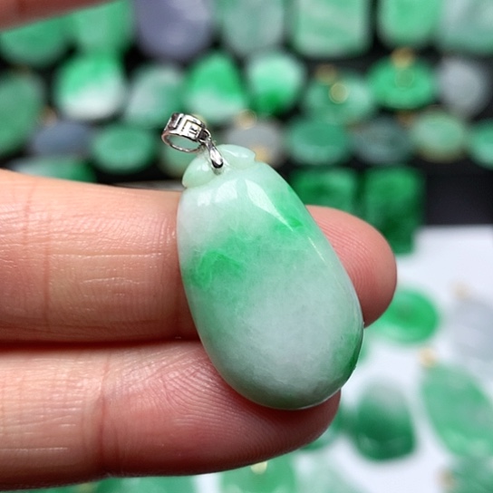翡翠吊坠(不含链)18K金镶嵌