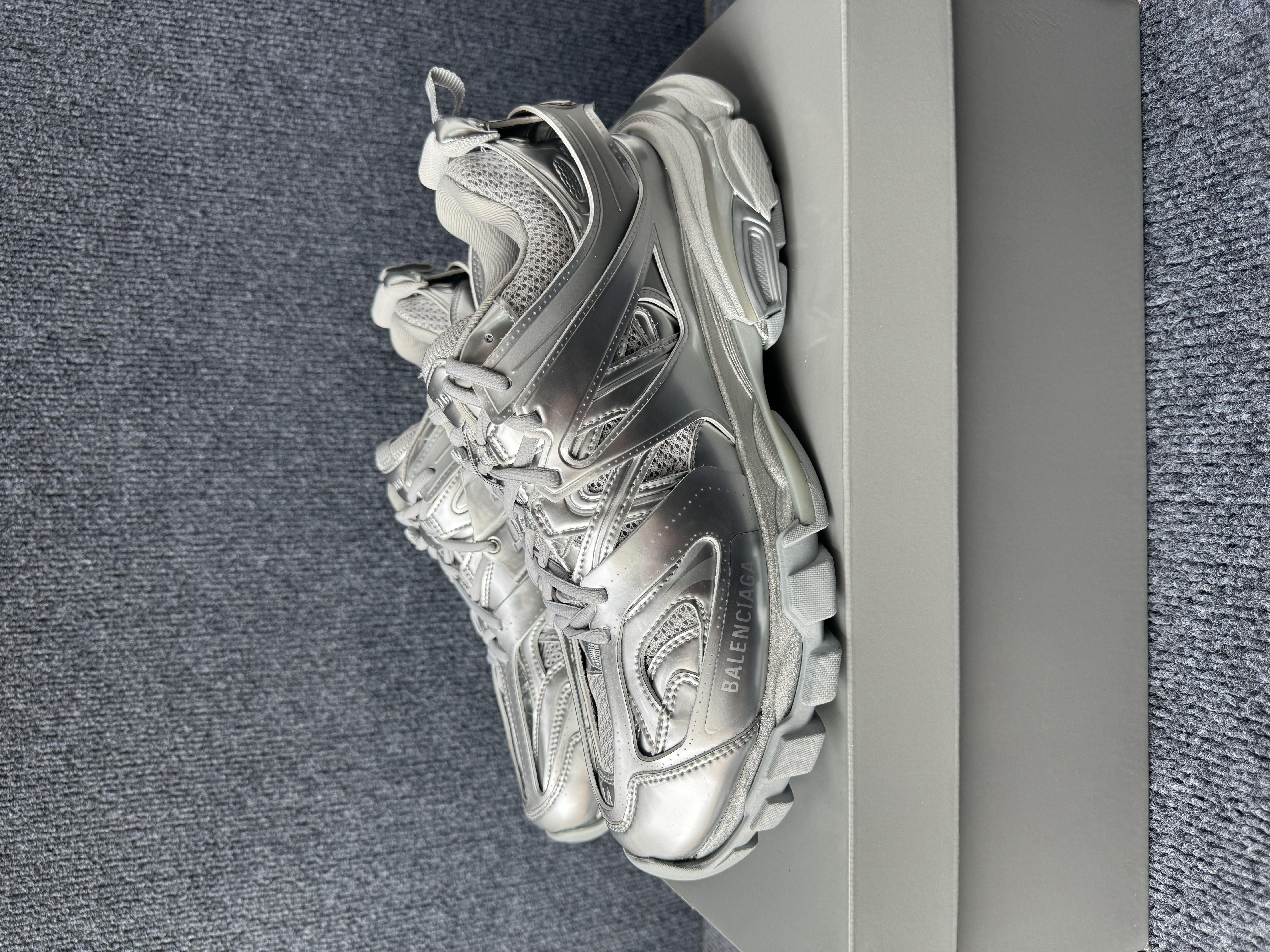 全新未使用 Balenciaga/巴黎世家 44码 track 白银 老爹鞋 无配件