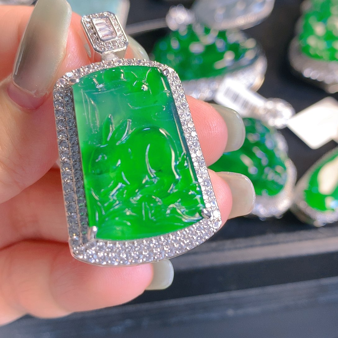 翡翠颈饰未镶嵌翡翠