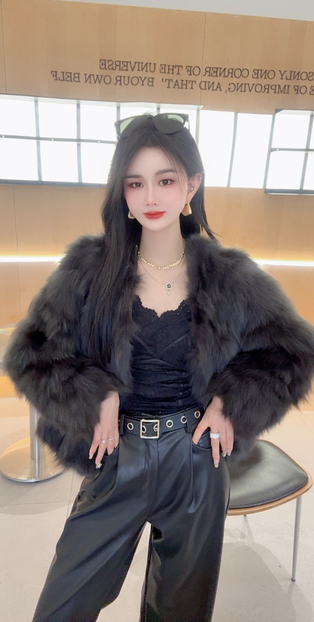 冬季新款时尚女设计师重工气质秋冬狐狸毛皮草短外套F11