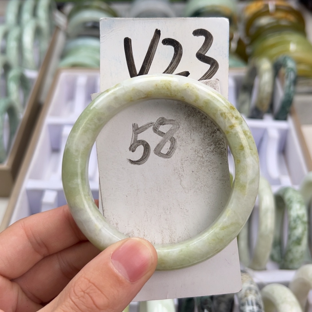 岫玉手镯未镶嵌天然岫玉