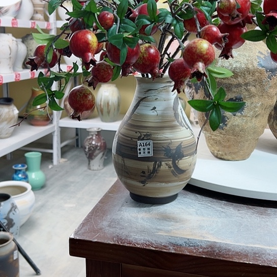 瓶高27口7。陶瓷精品摆件。164