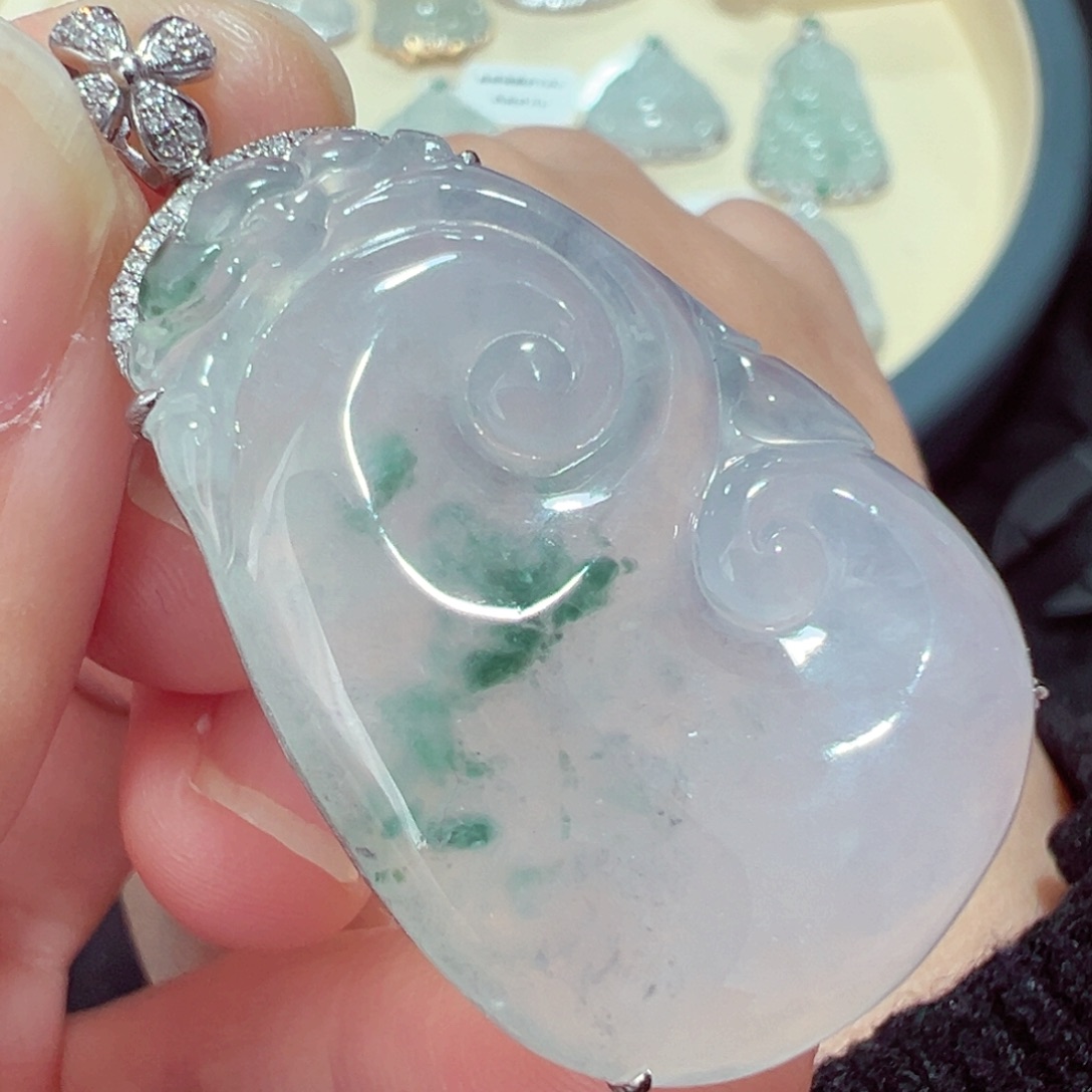 翡翠颈饰18K金镶嵌吊坠