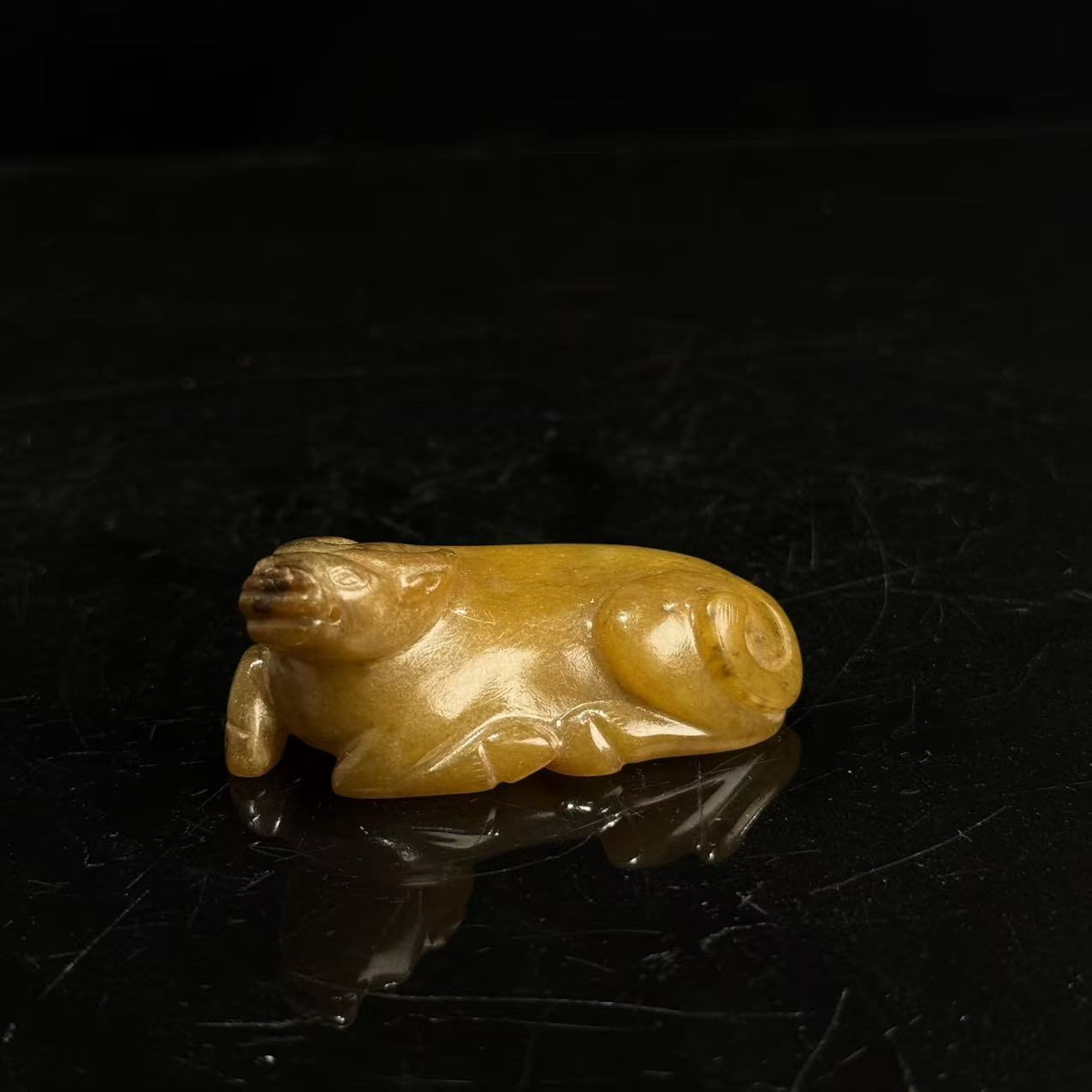 旧藏和田玉玉牛把件