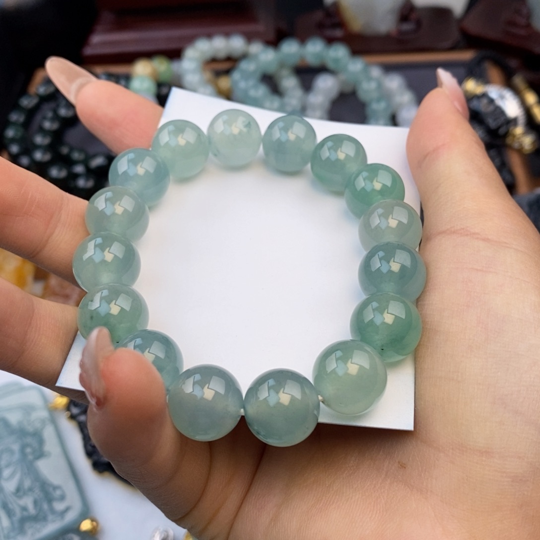 翡翠未镶嵌颈饰l****路