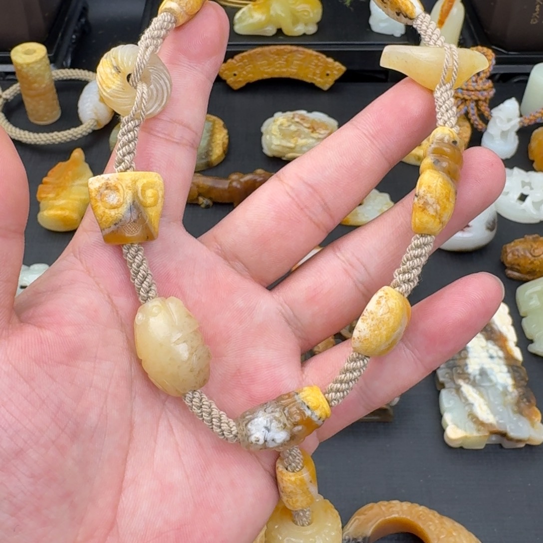 悠***懒和田玉（糖玉）未镶嵌颈饰