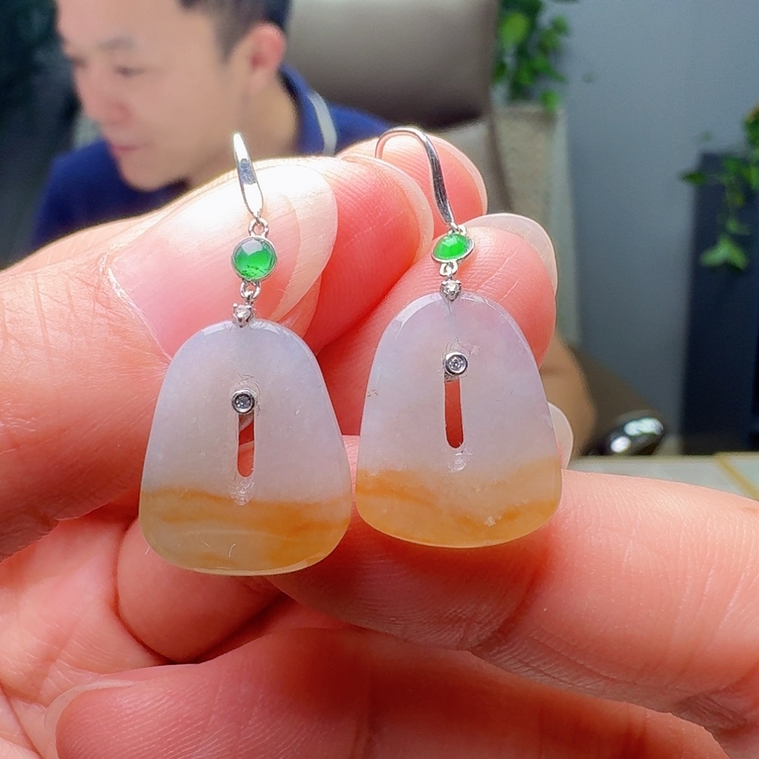 18K金镶嵌翡翠耳饰天然