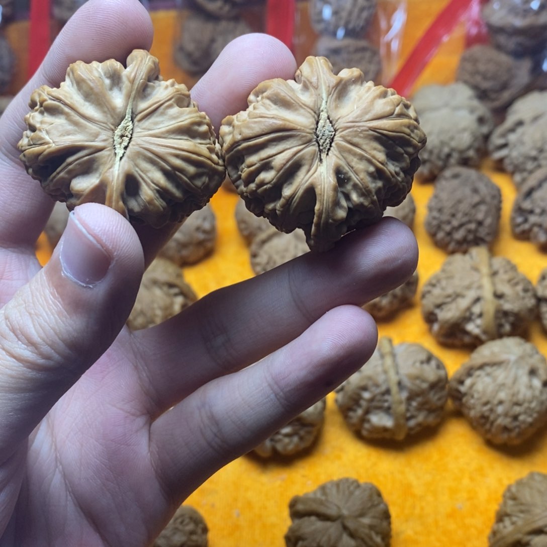 吊坠文玩核桃多***光白狮子