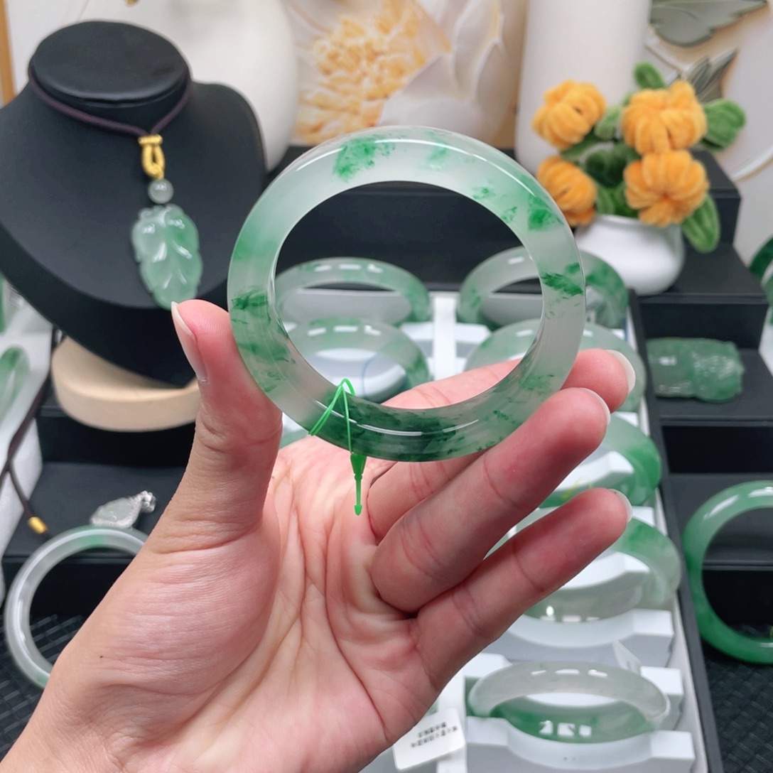 石英质玉未镶嵌手镯55.56