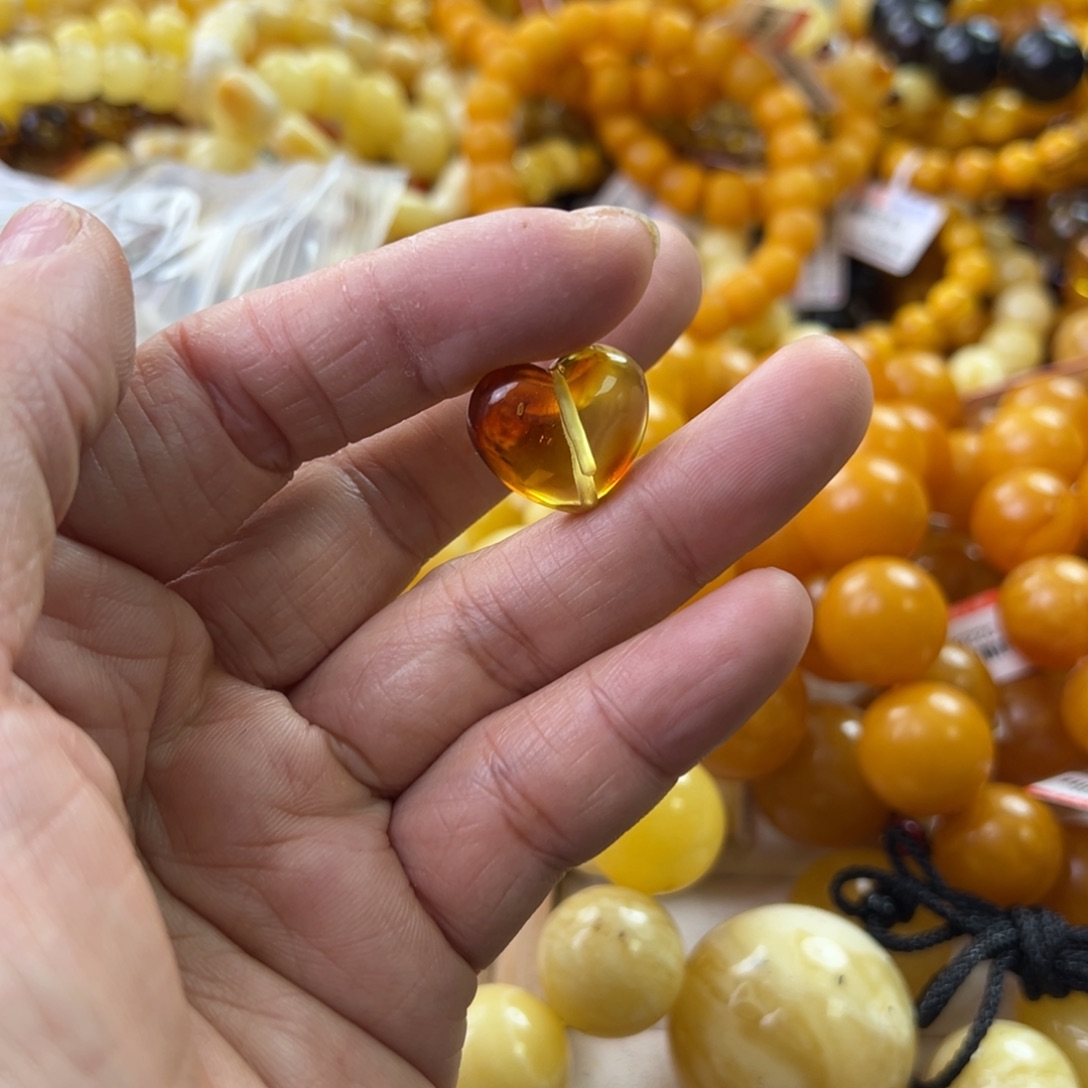 琥珀珠宝奇石未镶嵌