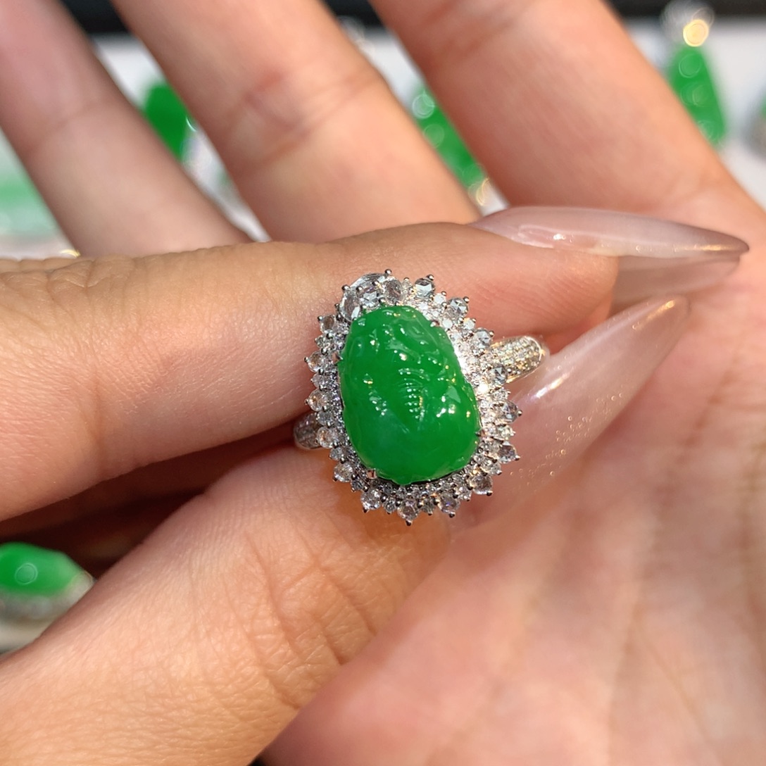 翡翠颈饰18K金镶嵌翡翠