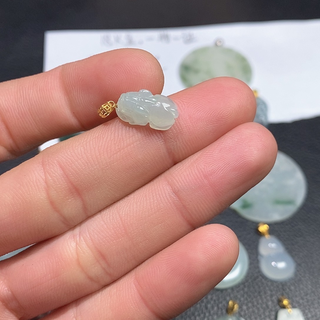 翡翠吊坠(不含链)18K金镶嵌