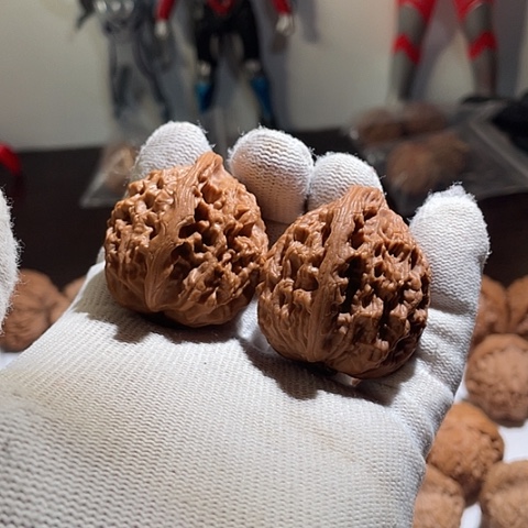 文玩核桃吊坠虎头