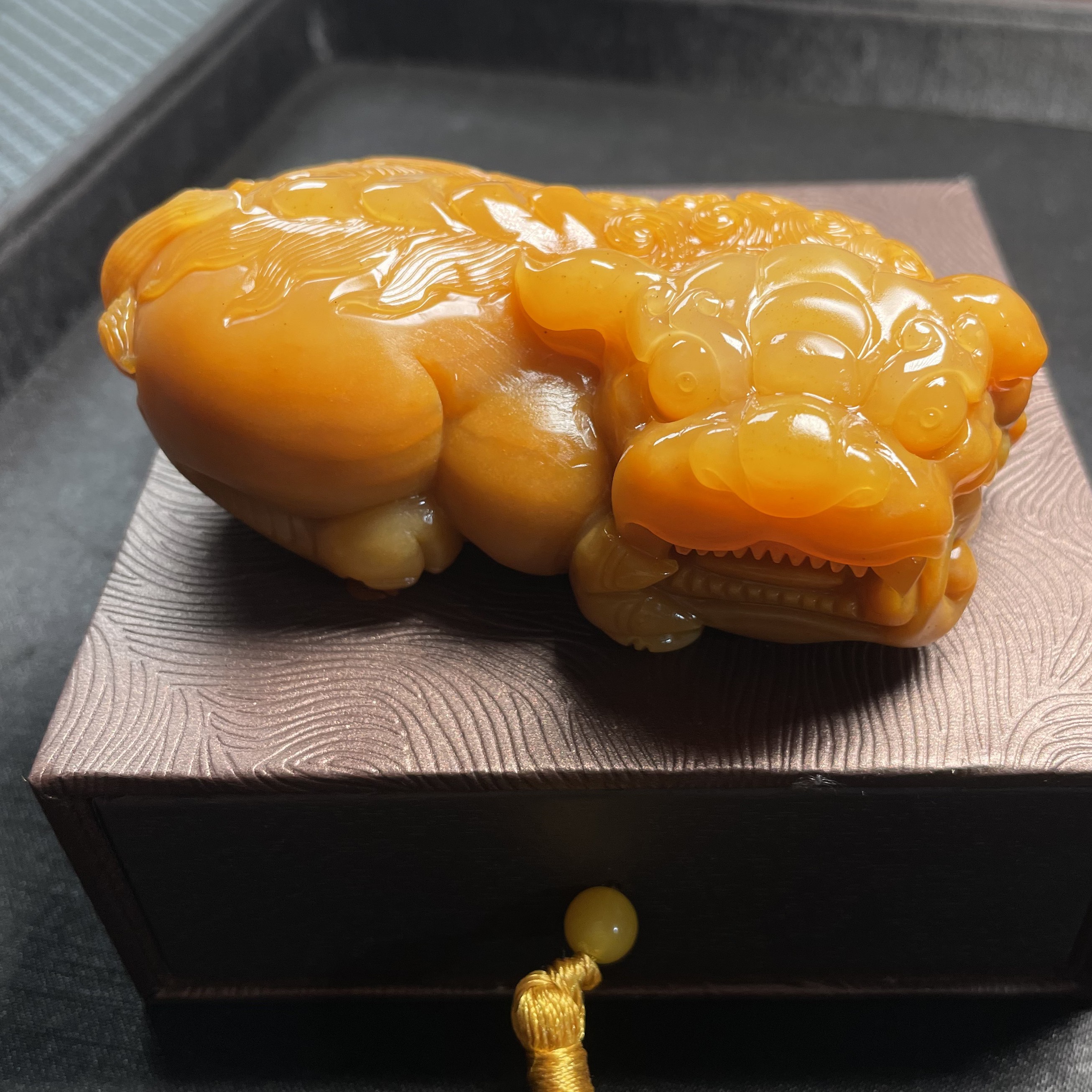 纯天然黄龙玉未貔貅手把件/摆件尺寸；106×54.8×36mm325克