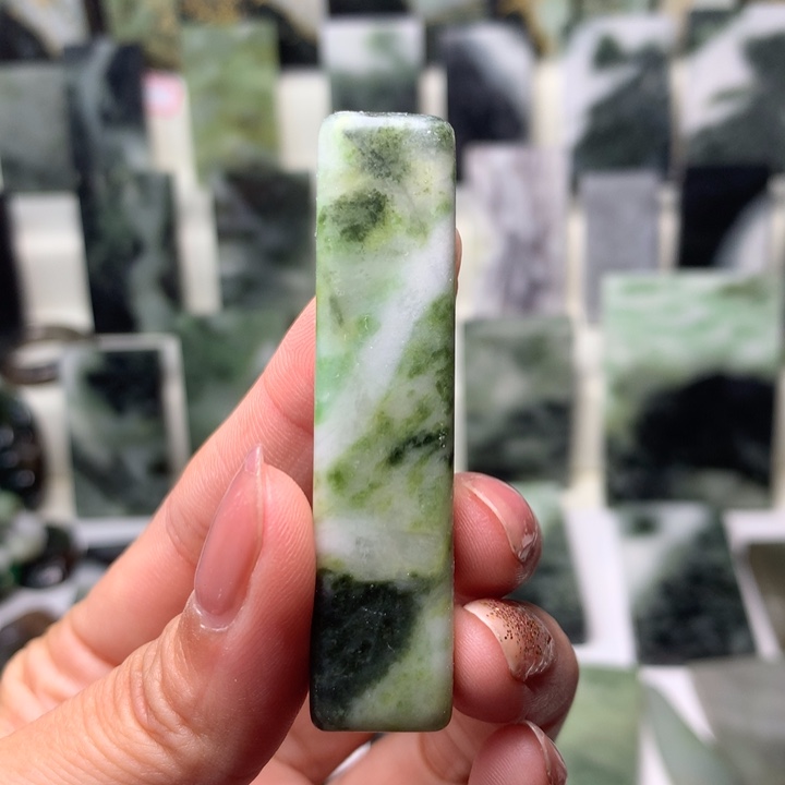 独山玉颈饰未镶嵌