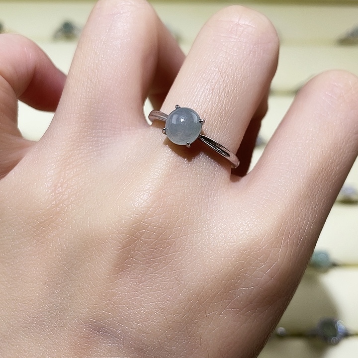 翡翠未镶嵌颈饰戒指