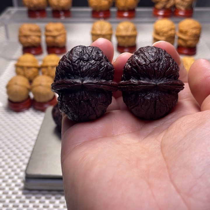 文玩核桃把件小**子102紫气东来