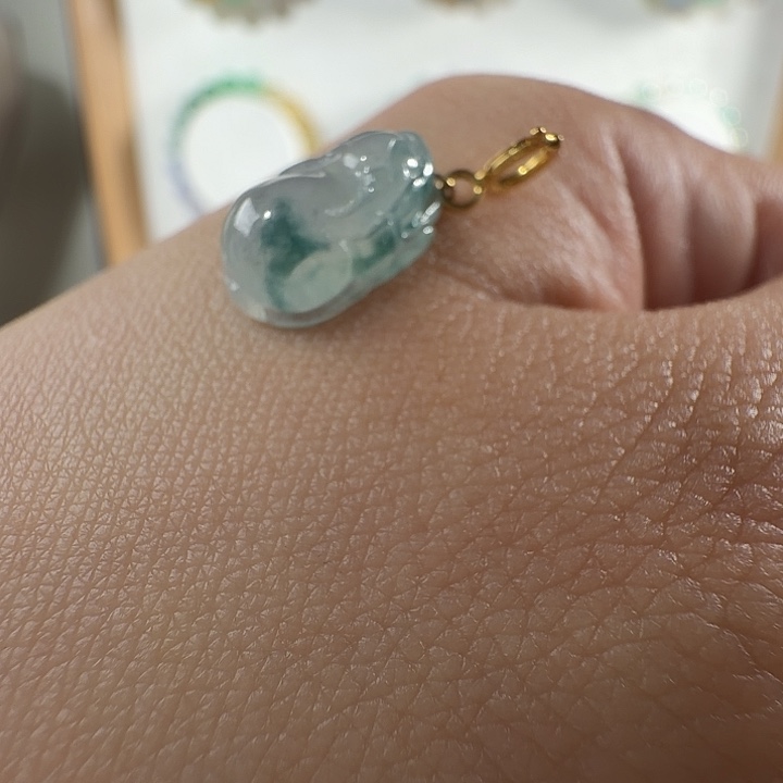 青***蛙翡翠18K金镶嵌颈饰