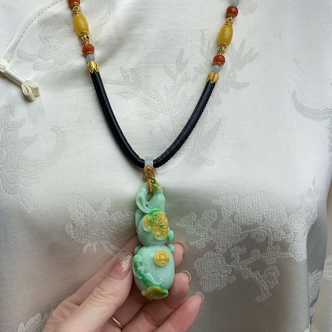 翡翠颈饰未镶嵌天然