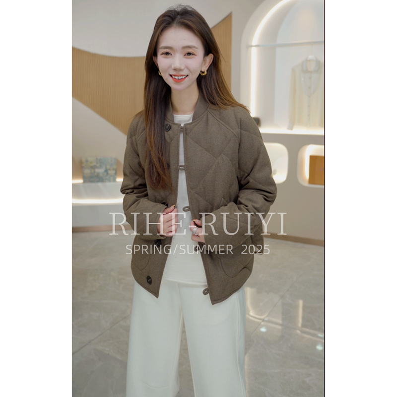 R H 【高端棒球服】复古高端质感丝毛麻白鹅绒棒球领羽绒服250056