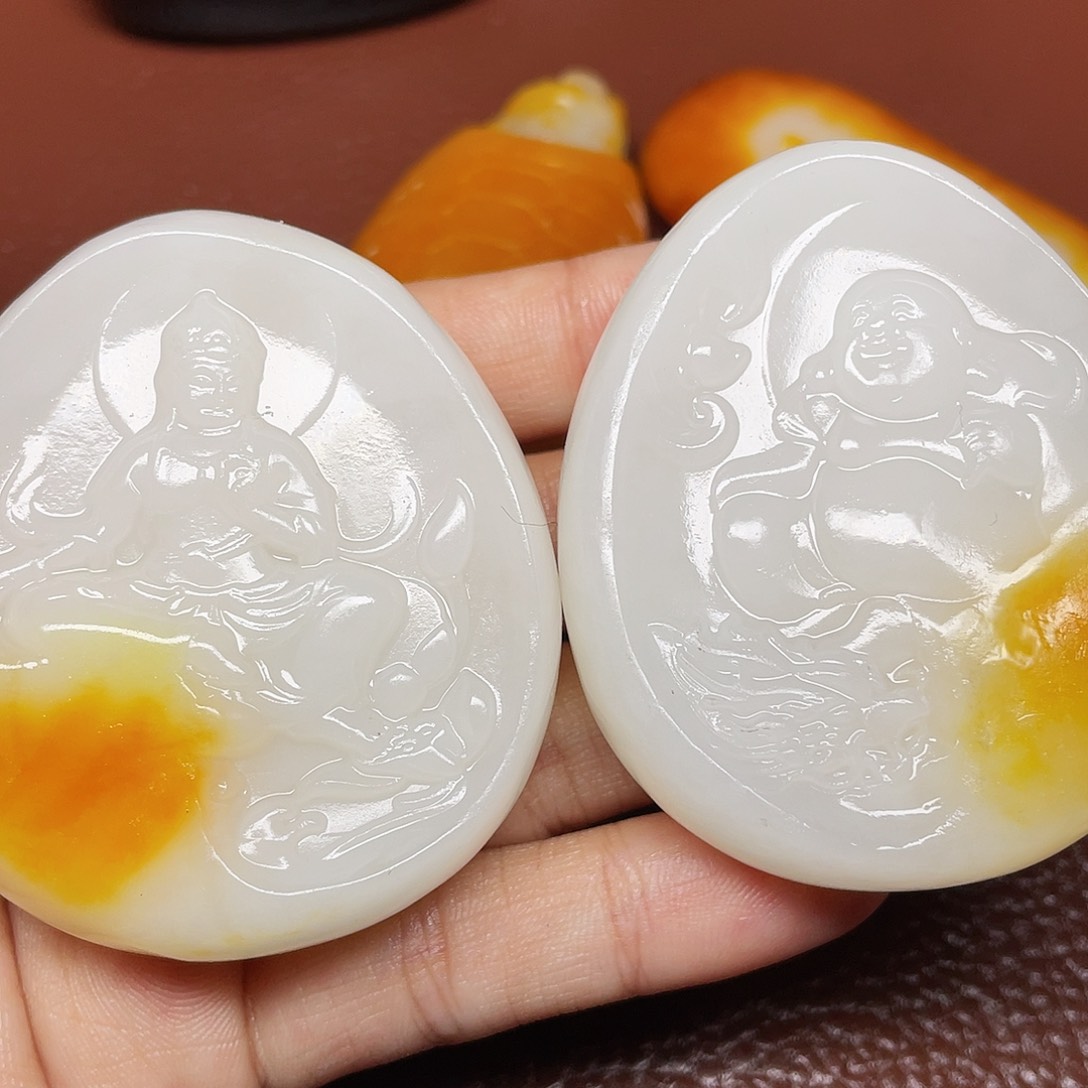 和田玉颈饰未镶嵌卷**来
