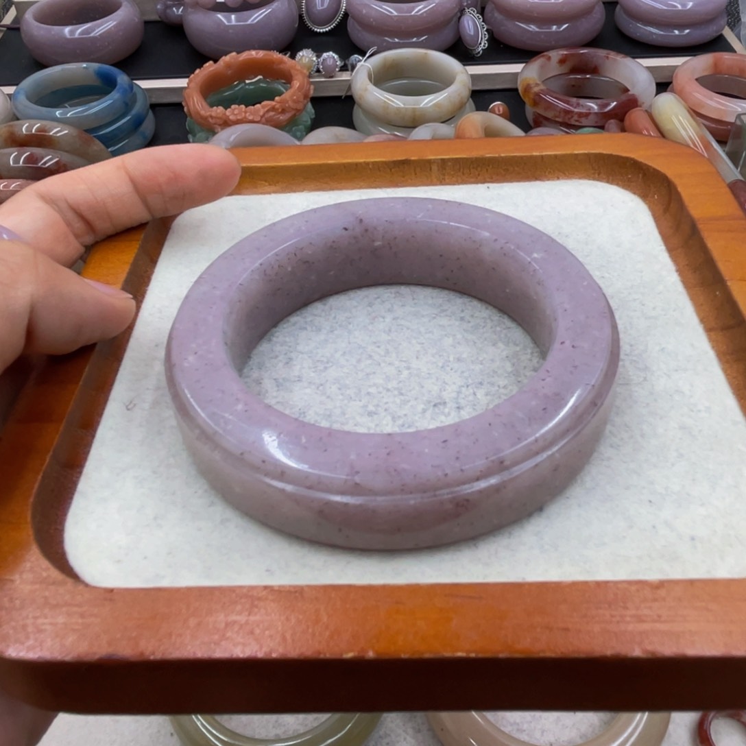 石英岩玉圈口569K金镶嵌可**爱