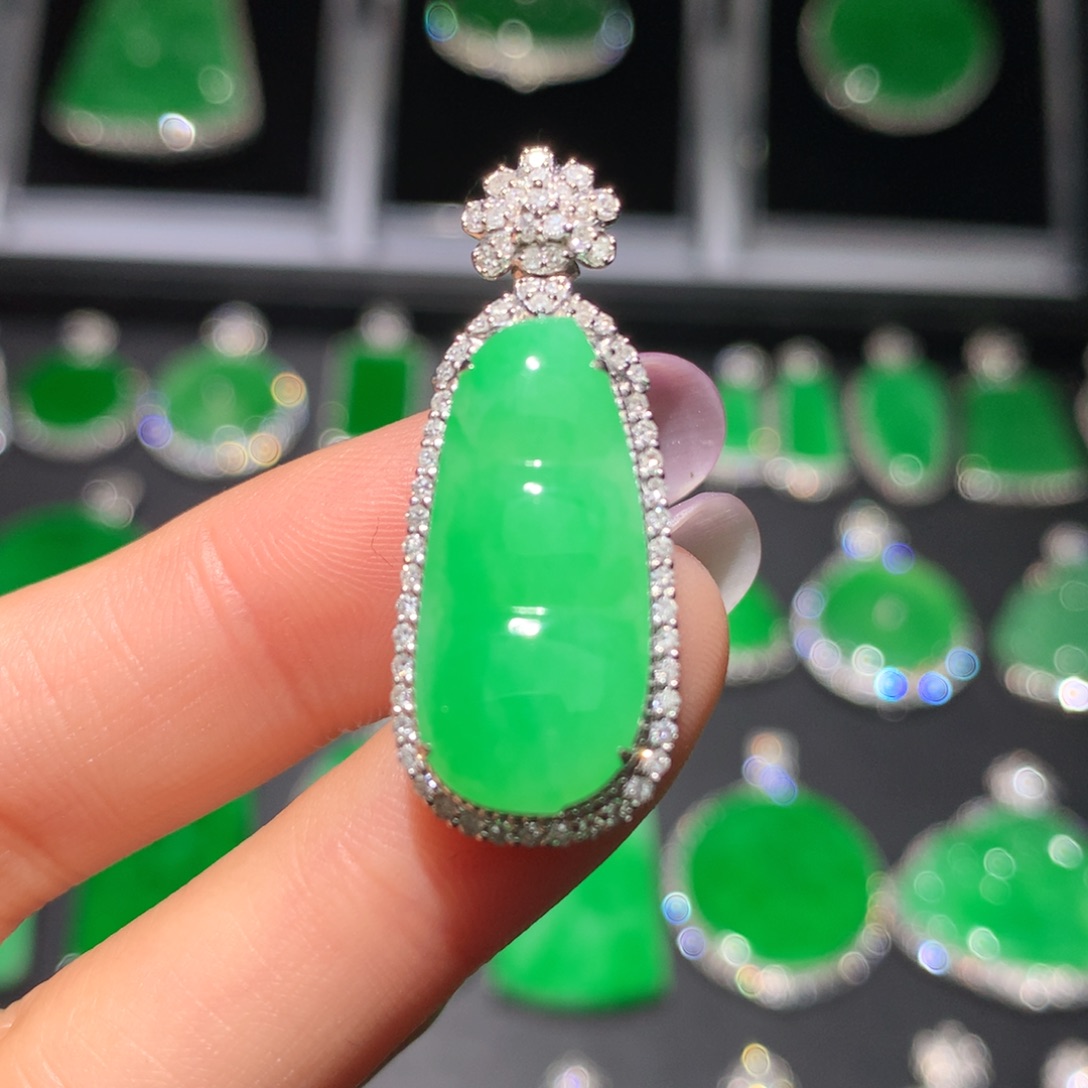 翡翠颈饰18K金镶嵌翡翠