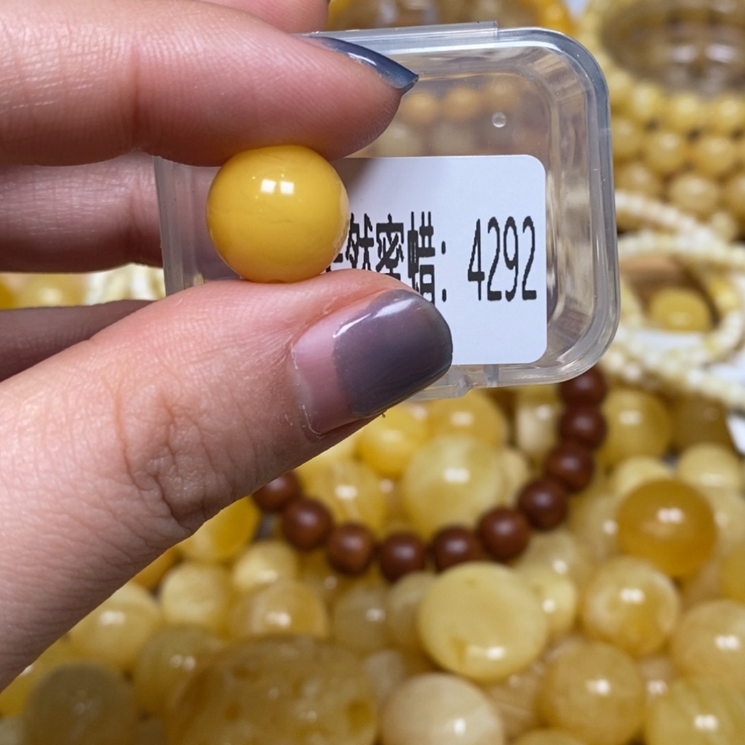 蜜蜡未镶嵌珠宝奇石