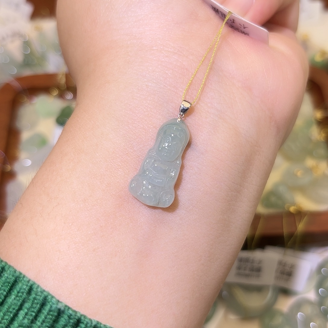 翡翠18K金镶嵌颈饰宝宝佛