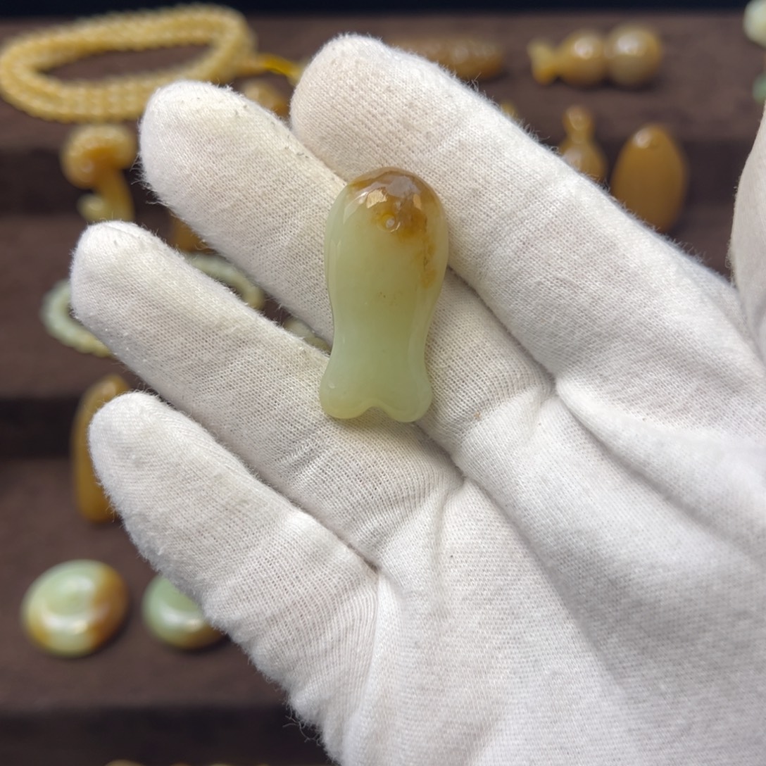 和田玉（糖玉）未镶嵌颈饰