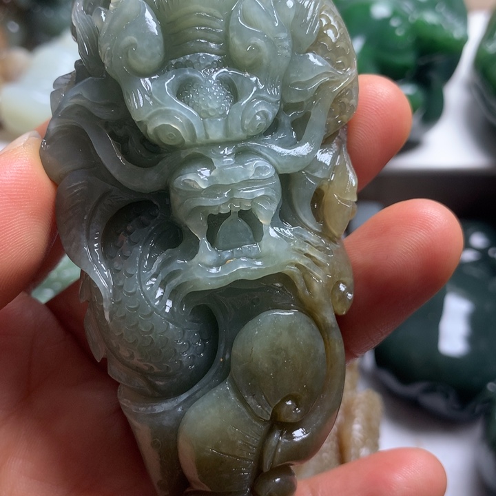 厚***福和田玉未镶嵌颈饰