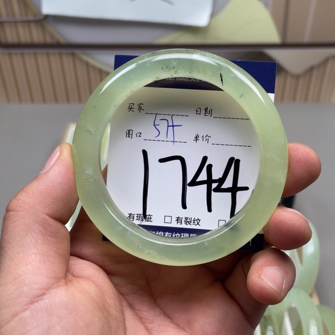 岫玉手镯手镯未镶嵌