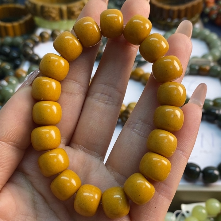 未镶嵌透闪石质玉珠宝奇石