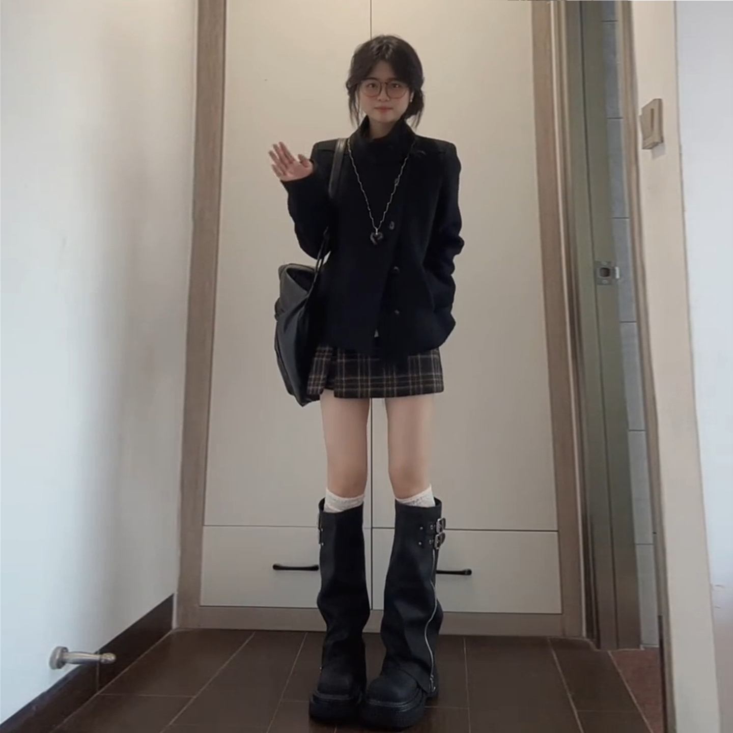 韩系赫本风加厚呢子大衣2025新款冬黑色气质高级感短款毛呢外套女