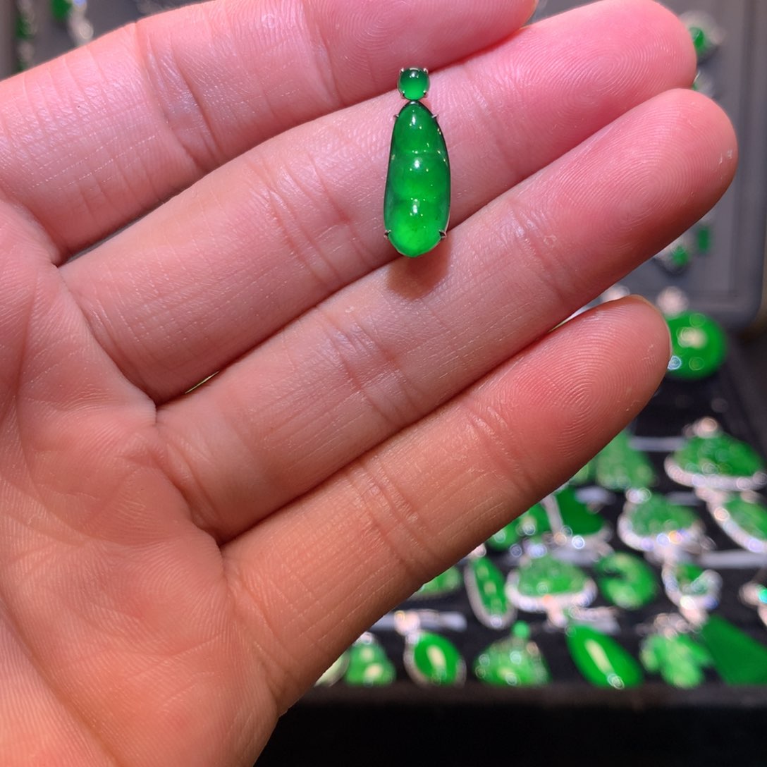 翡翠吊坠(不含链)18K金镶嵌天然翡翠