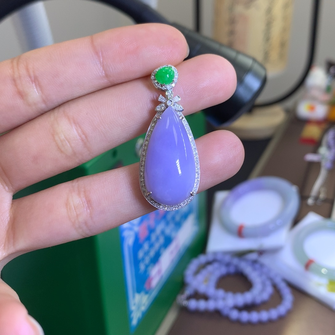 翡翠颈饰18K金镶嵌翡翠