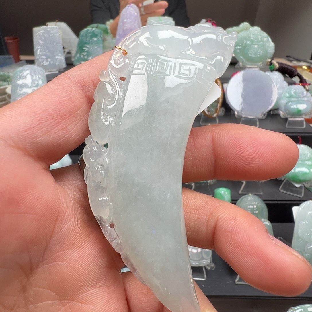 翡翠未镶嵌颈饰仿古龙牙