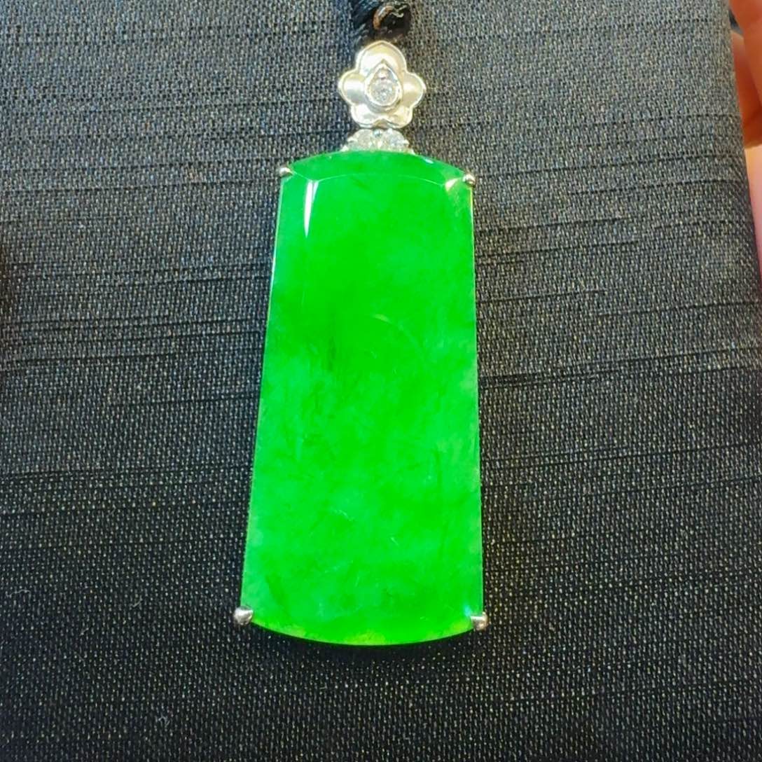 翡翠颈饰18K金镶嵌缅甸翡翠