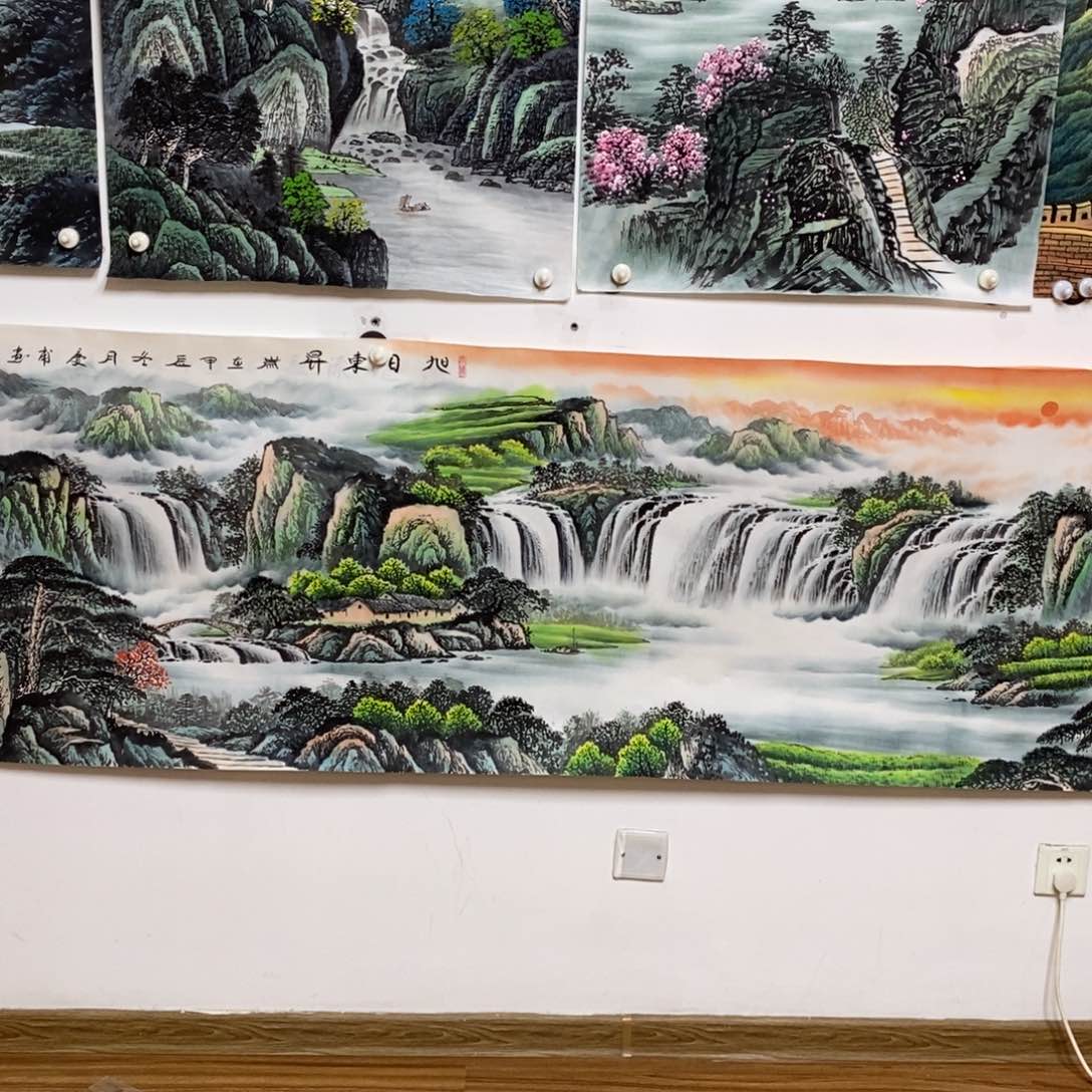 国画天***时2.4米长的画，0.7米高