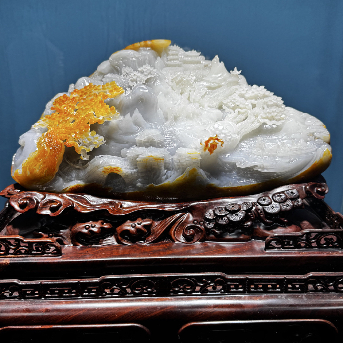 和田玉青花山水摆件，