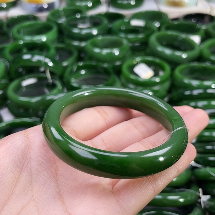 未镶嵌手镯和田玉（碧玉）