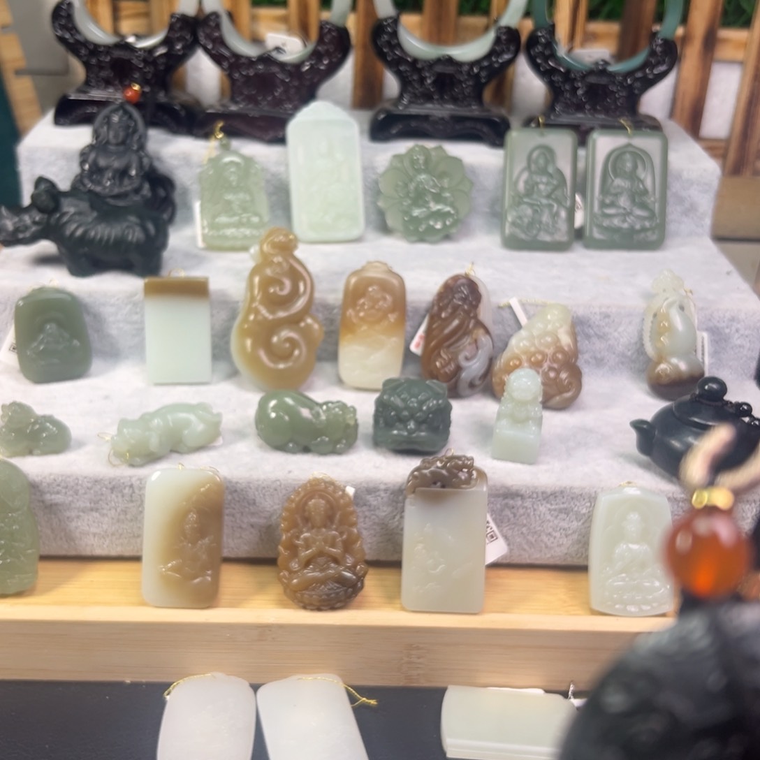 和田玉颈饰未镶嵌