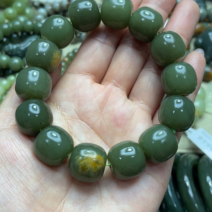 透闪石质玉未镶嵌手链