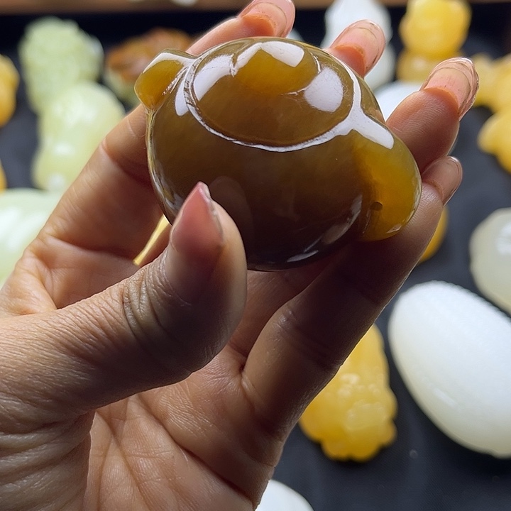 海***车大理石磁石昆仑玉石手把件