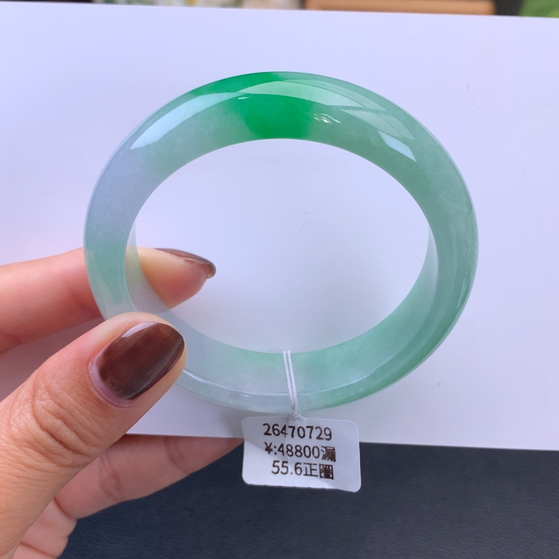 翡翠手镯未镶嵌糯冰阳绿手镯（微瑕捡漏）